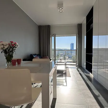 Sunny Nest - Albatross Towers 14th Floor Апартаменты