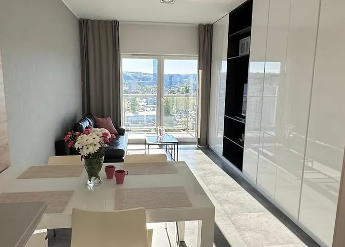 Sunny Nest - Albatross Towers 14th Floor *